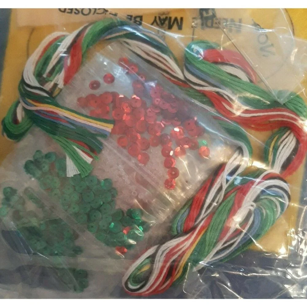 Bucilla Holly Jolly Santa Felt Wreath Kit New Pkg 18